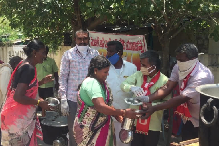 Distribution of meals to the poor in Kanigiri