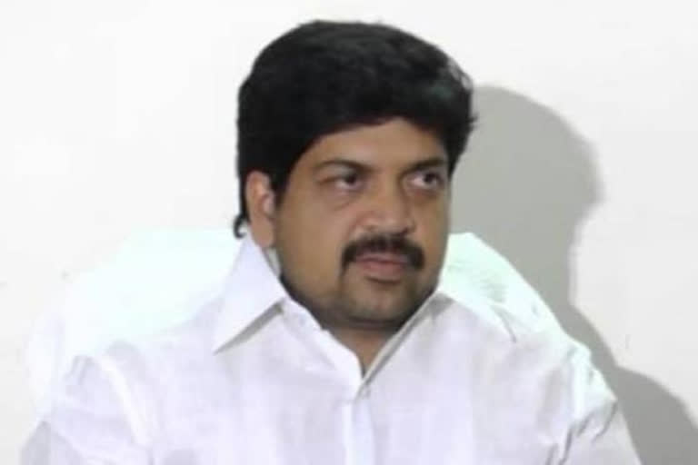 kollu ravindra fires on cm jagan