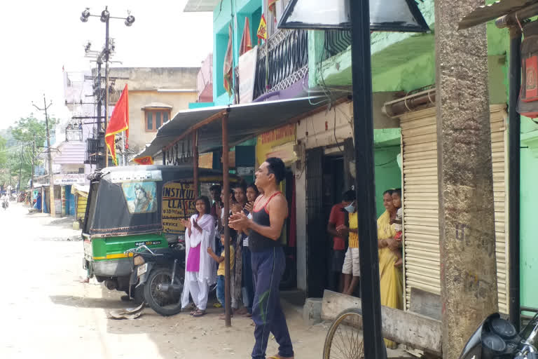 Policemen are playing song about Corona virus for awareness in ranchi