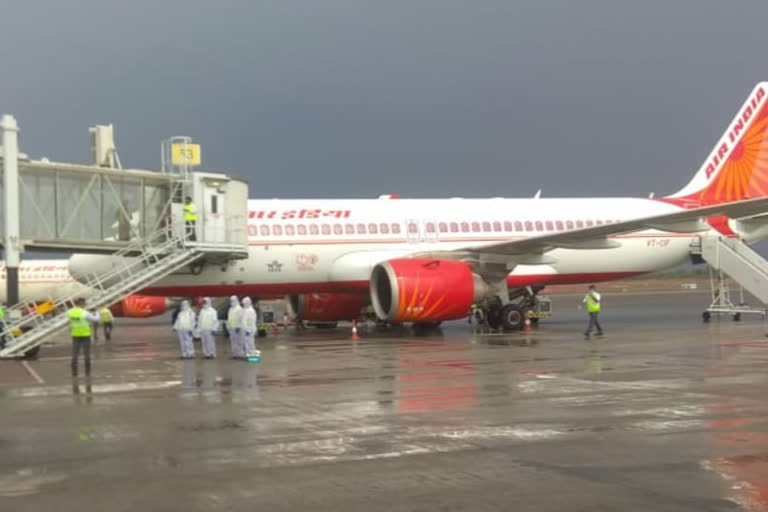 employees  Air India  COVID-19  Lifeline Udan initiative  fixed-term contract employees  lockdown  Coronavirus  എയര്‍ ഇന്ത്യ കരാര്‍ ജീവനക്കാര്‍  കൊവിഡ്‌  ലോക്‌ഡൗണ്‍  ജീവനക്കാര്‍ക്ക് ശമ്പളം  full payment to contract employees