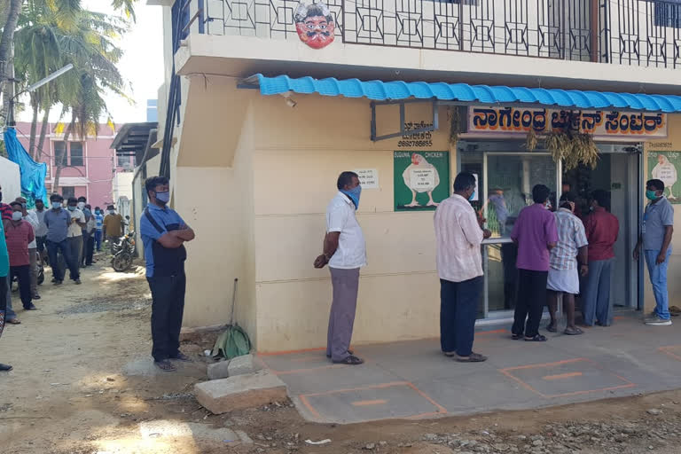 People stand in que to buy chicken in Kolar