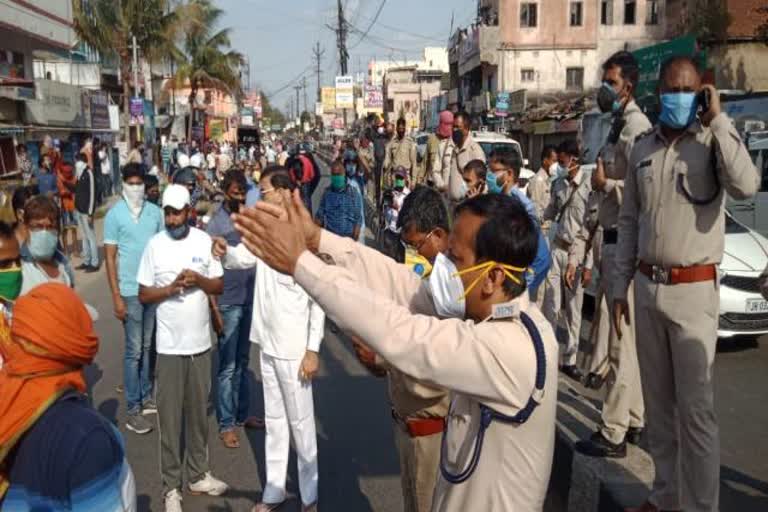 Ranchi Hindpeedhi News, Jharkhand lockdown, death of corona positive patient in Ranchi, protest against burial of corona positive patient, रांची हिंदपीढ़ी न्यूज, झारखंड लॉकडाउन, रांची में कोरोना पॉजिटिव मरीज की मौत, कोरोना पॉजिटिव मरीज को दफनाने का विरोध