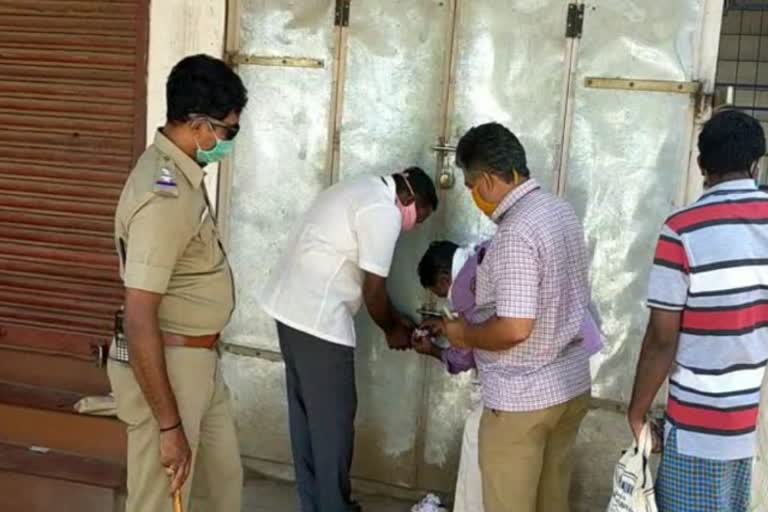 ஊரடங்கை மீறி திறக்கப்பட்ட மளிகை கடைகளுக்கு சீல்