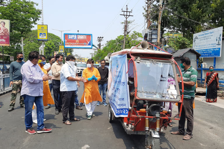 বাজারে ভিড় নিয়ন্ত্রণে উদ্যোগ মহকুমা শাসকের