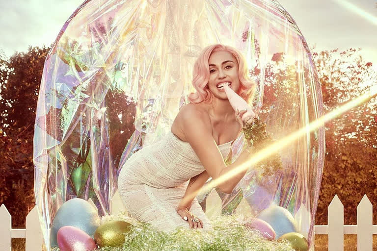 Miley Cyrus turns 'Easter bunny', posts adorable pics