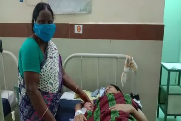 Kurnool DC rewards Anganwadi worker for assisting childbirth during lockdown