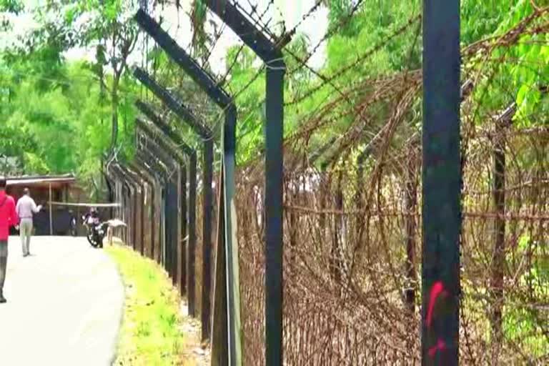 indians living at outside of border fencing facing distress