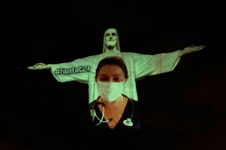 christ the redeemer brazil easter lit up brazil christ statue lit up brazil medics honour brazil medics lit up பிரேசிலில் சுகாதாரப் பணியாளர்களுக்கு கொளரவம் பிரேசில் மீட்பர் சிலை