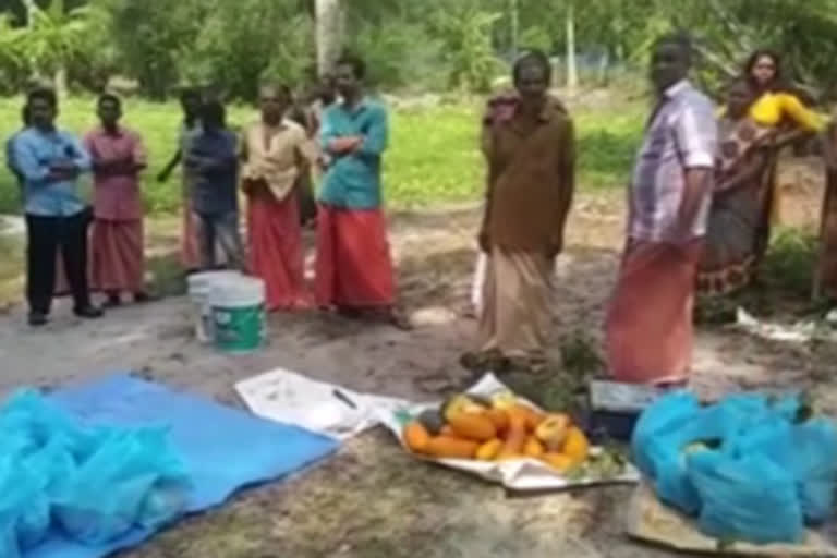 community kitchen  organic veg  farmer  distribute  free vegetable kit  അഞ്ച് ലക്ഷം രൂപ  കൈതാങ്ങd  ജൈവകർഷകൻ  പച്ചക്കറി കിറ്റുകൾ