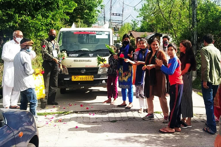 door-to-door garbage pickers