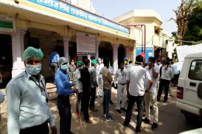 Karauli Nursing Worker News, नर्सिंग कर्मियों का कार्य बहिष्कार