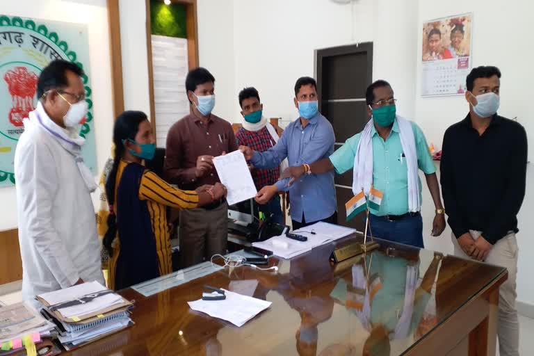 mid-day-cook-association-donated-6-lakh-rupees-to-chief-minister-relief-fund-in-kanker