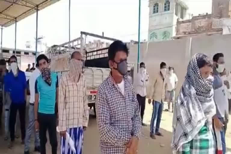 five people are arrested for selling vegetables to the crowd and stopping the ambulance in rajasthan