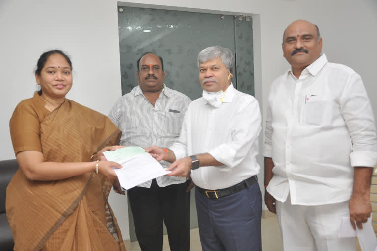 polisetti somasundaram companies donate 10 lakhs to cm relief fund