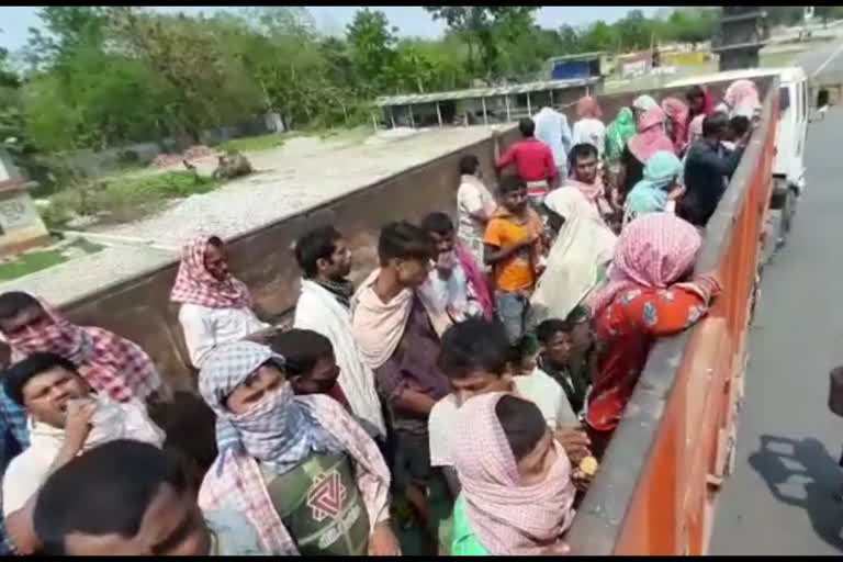 a truck with 53 labours detained in assam-bengle border