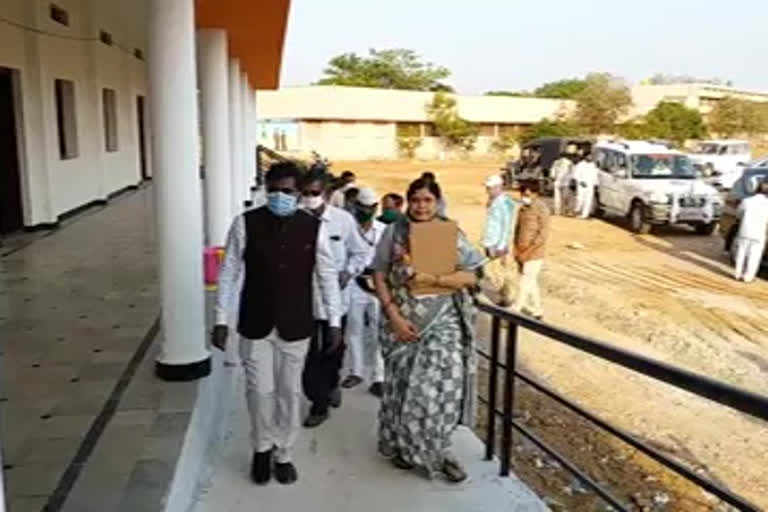 ananthapuram collector gandham chandhrudu visit quarantine centres