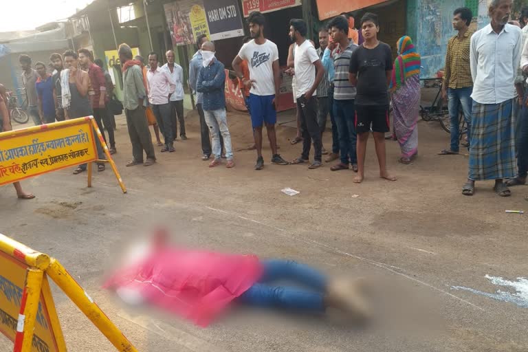 bike-rider-dies-in-road-accident-in-rajnadgaon