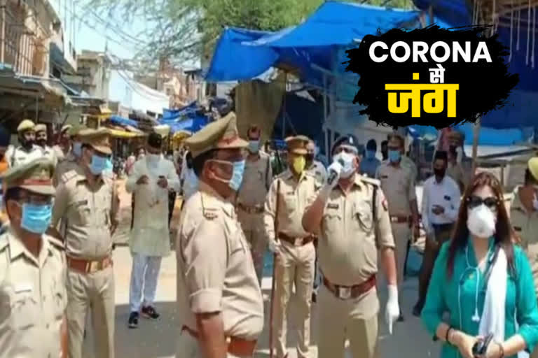 गाजियाबाद रोड पर पुलिस अधिकारी ने गाया गाना