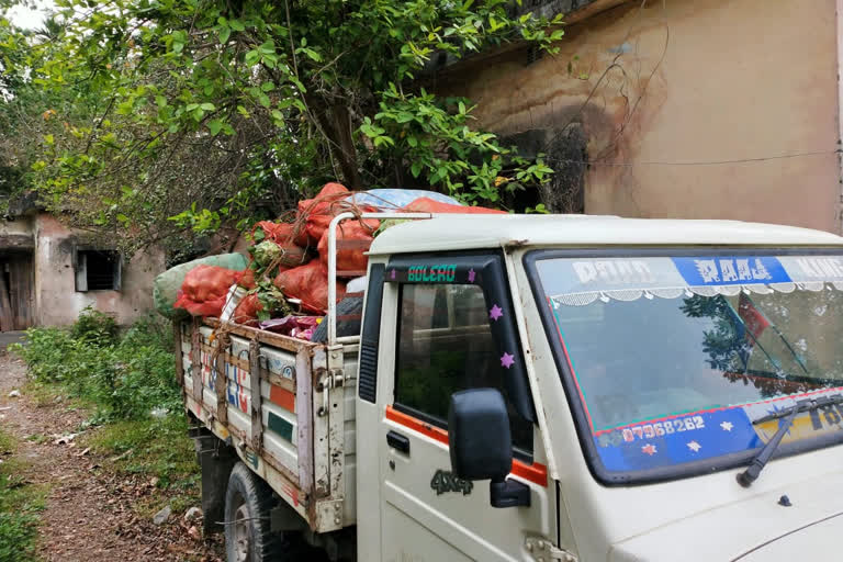 police intrupted john barla distributing food stuff to people