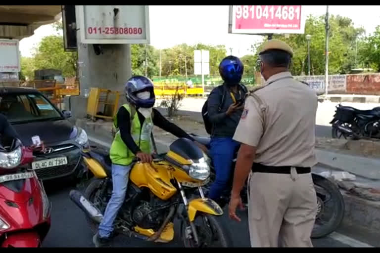 tight security is done by tilak nagar police in delhi due to lockdown