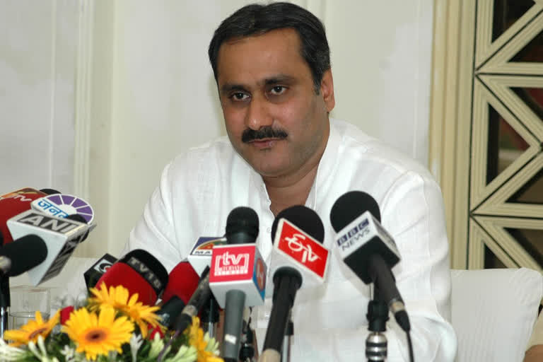 anbumani ramadoss urged the central government should not be allowed to operate factories