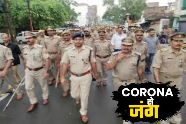 Police employees and officers were greeted by clapping and showering of flowers by the people in Jewar