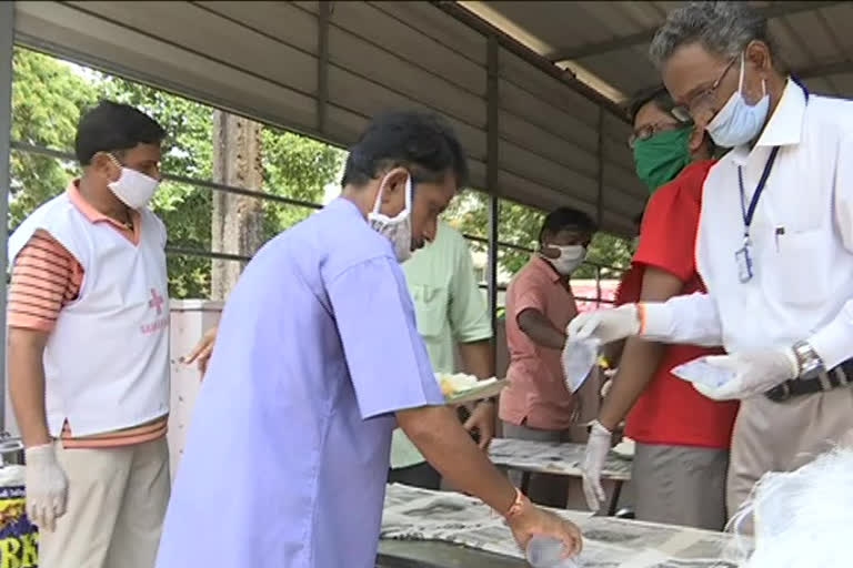 food distribution by red cross organisation in srikakulam district