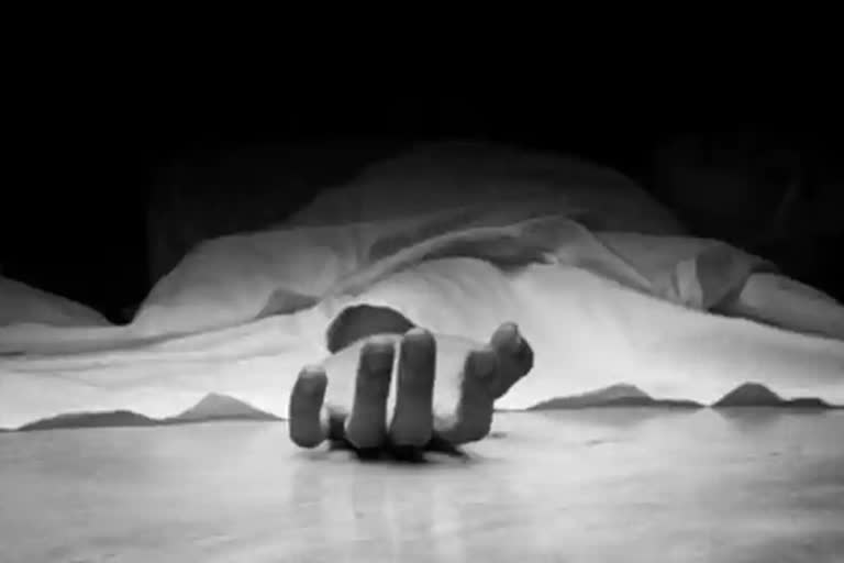 One women dead due to sari ailment in kopargaon