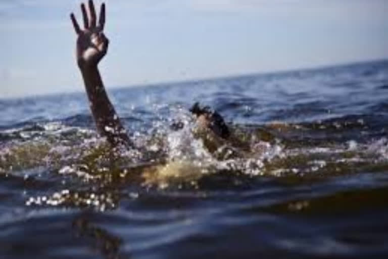 Two minor brothers drowned in pond in Bihar's Darbhanga  സഹോദരങ്ങൾ കുളത്തിൽ മുങ്ങിമരിച്ചു  കുളത്തിൽ മുങ്ങിമരിച്ചു  Bihar's Darbhanga  ദർബംഗ