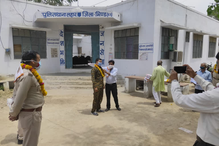 BJP leaders and social workers honored Tehsildar, Municipality CMO