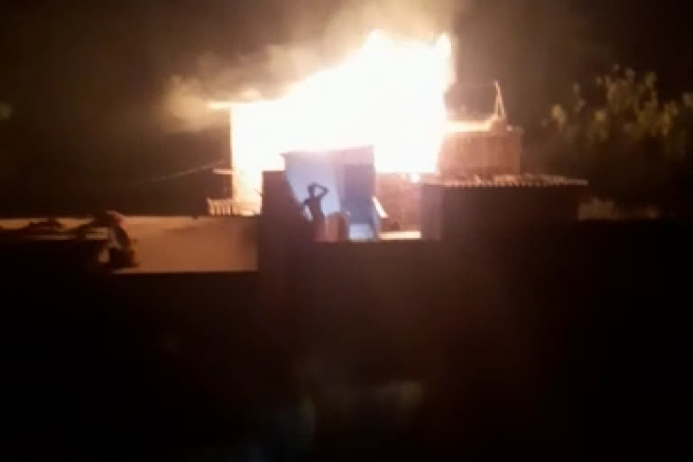 cylinder blast in ghazipur no serious injuries