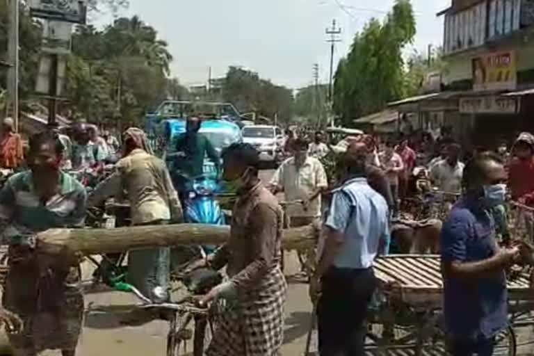 farmers agitated at bagda-bongaon national highway in north 24 paraganas