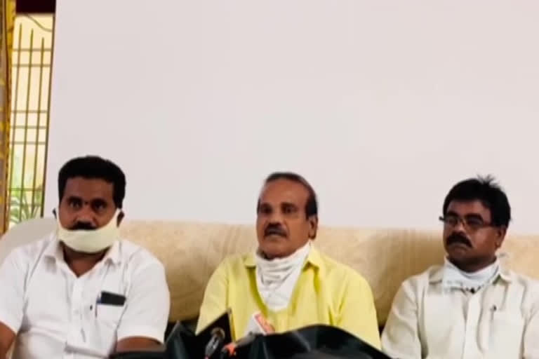 tdp members ratnam ramesh and othrs fire on ycp mla devineni avinash