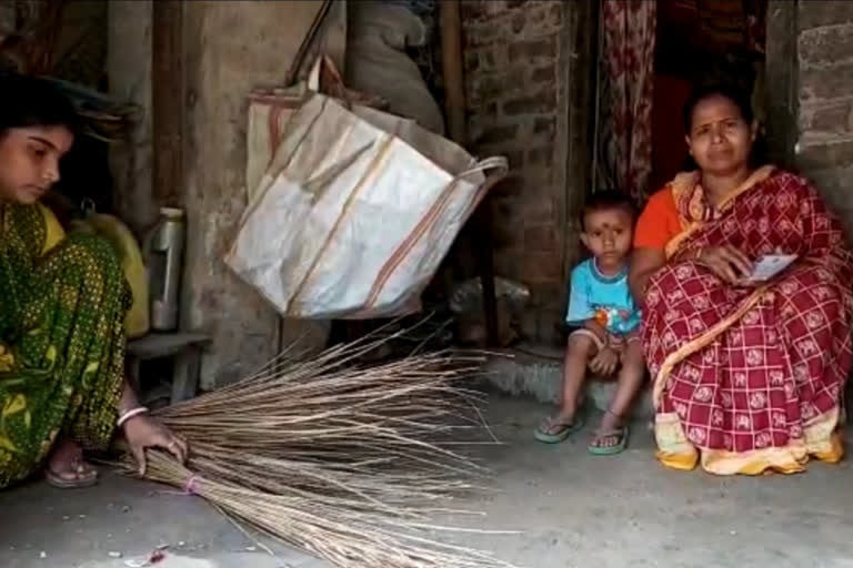 cancer patients family are spending life without food amid lockown in ranaghat, nadia