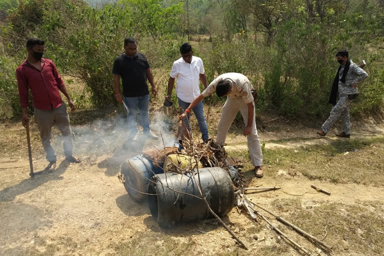 Police Arrests Liquor Dealers in jamshedpur