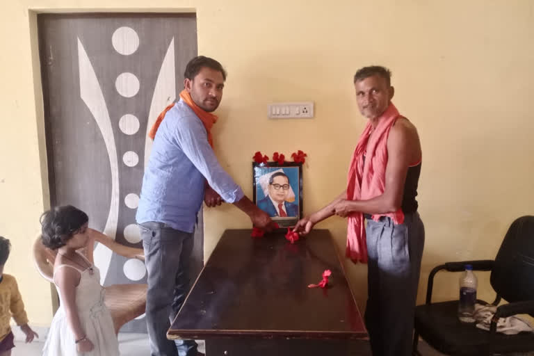 Shamshabad divisional president celebrated Ambedkar Jayanti at home in Vidisha