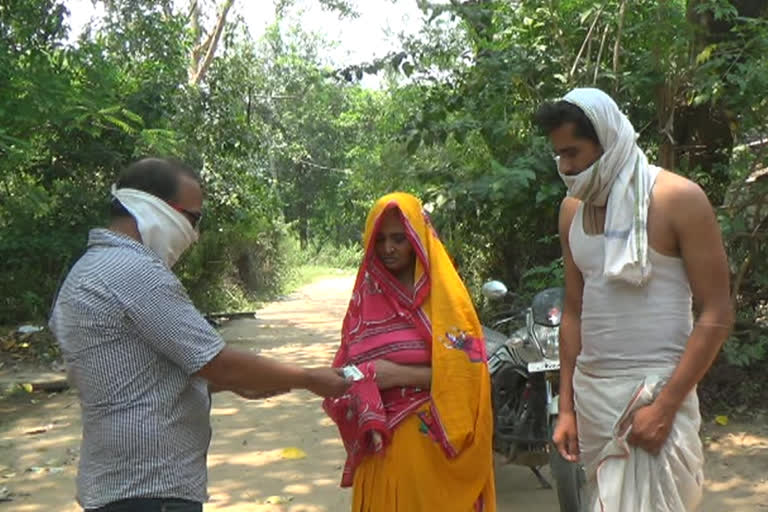 The social worker extended a helping hand to the employees of the Bargarh sugar factory