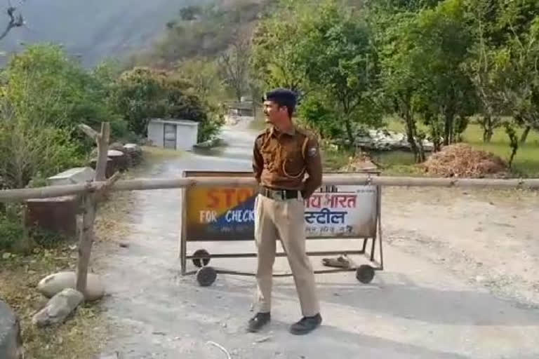 Blockade on Tons river bridge