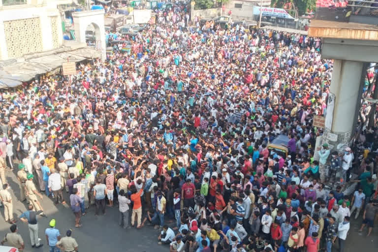 mass exodus of migrants  COVID-19 lockdown  Maharashtra government  Anil Deshmukh  Migrants workers  വ്യാജവാര്‍ത്ത  മഹാരാഷ്ട്ര  മഹാരാഷ്ട്ര സര്‍ക്കാര്‍  അനില്‍ ദേശ് മുഖ്