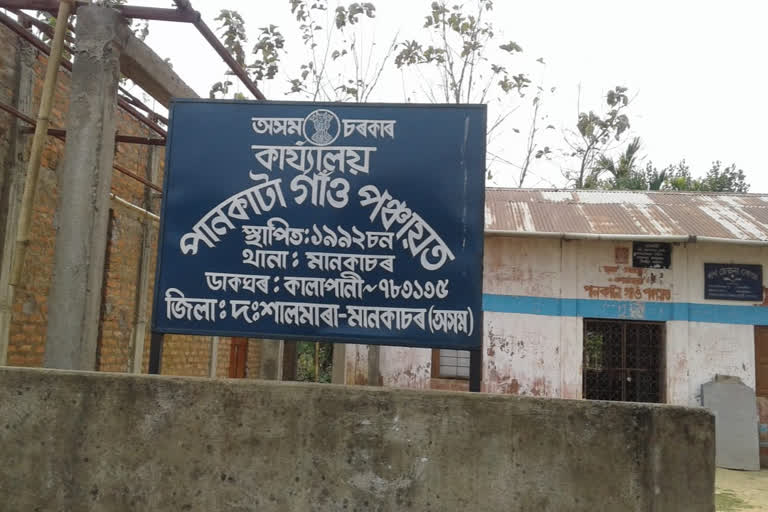 মানকাচৰত ধন বিতৰণত দুৰ্নীতিৰ অভিযোগ