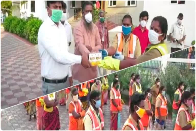 Municipal Commissioner who provided Kapasurak drinking water parcels to cleaners