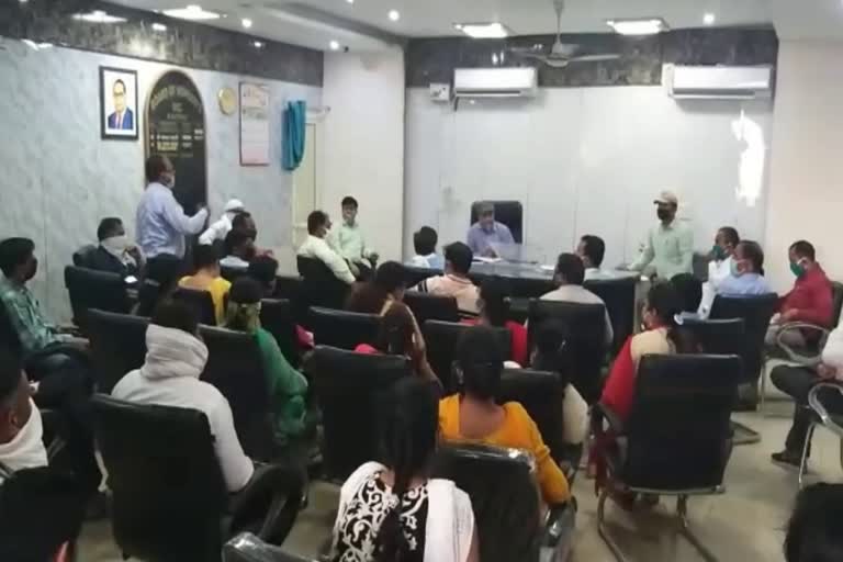 social distancing Negligence by employees in city council meeting in kaithal