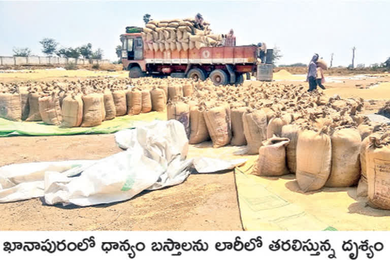 nirmal district farmers facing problems in selling grains due to lack of gunny bags