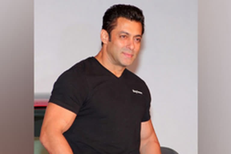 Salman shares pic with significant message of communal harmony