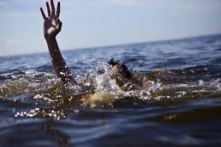 Three missing as boat capsizes off Mumbai coast