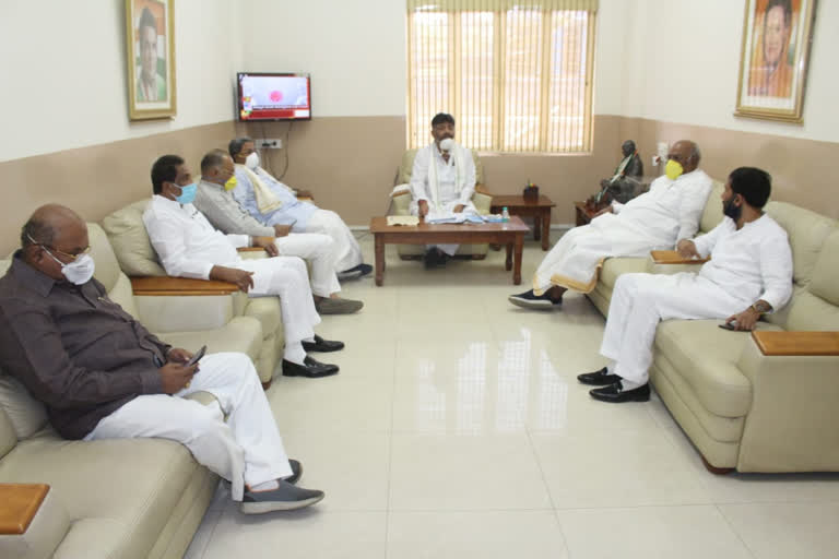 Meeting of senior leaders of Congress at KPCC office