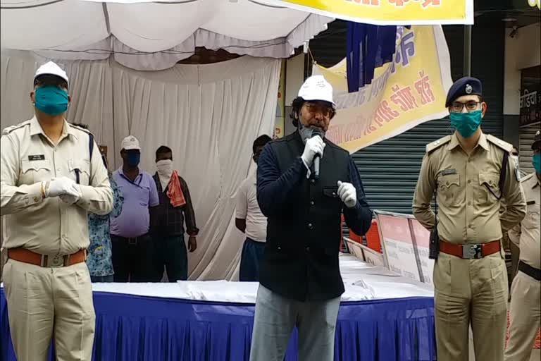 Ashutosh Rana of policemen encouraged