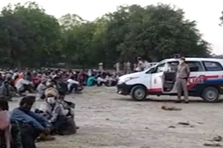 Delhi Police evacuates workers, homeless from Qudsia Ghat