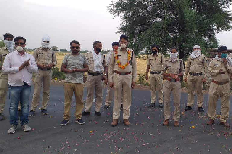 BJP Mandal Nateran honored police personnel in vidisha