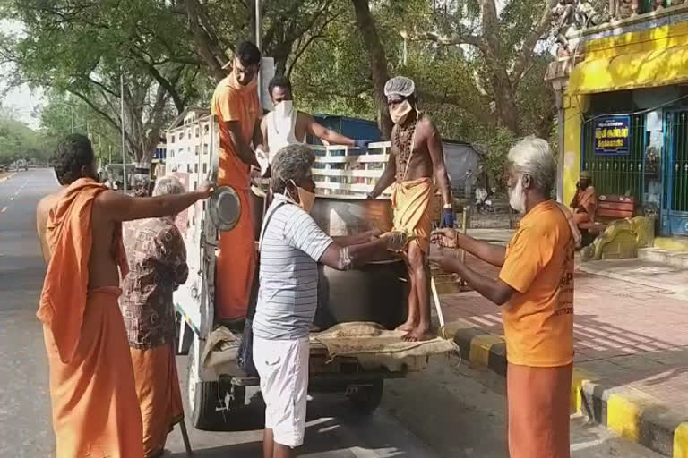 சாதுக்களுக்கு இலவச உணவு வழங்கிய ஸ்ரீலஸ்ரீ சடை சுவாமிகள் ஆஸ்ரமம்